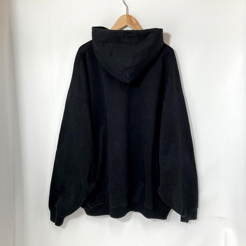 VETEMENTS（ヴェトモン） フラッグロゴプルオーバーパーカー 