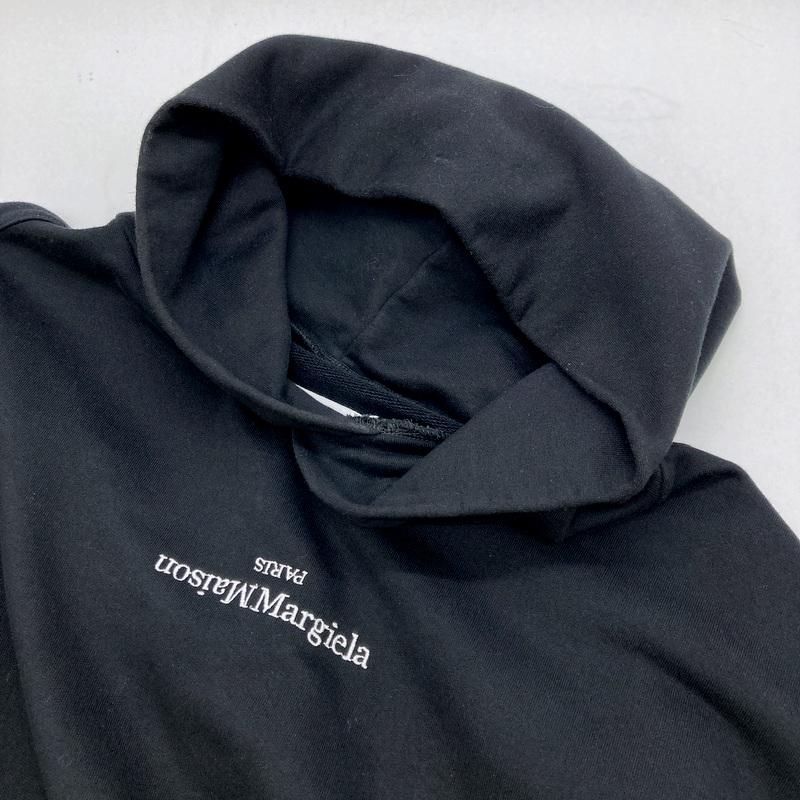 Maison Margiela（メゾンマルジェラ） 反転ロゴ刺繍 プルオーバー