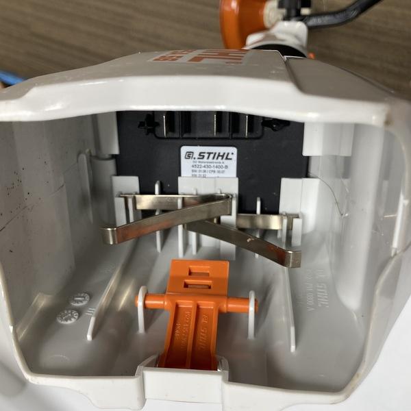新品未使用【STIHL】バッテリー刈払機　FSA56 st スチール STIHL 充電式刈払機 FSA56 36V バッテリー AK10 充電器