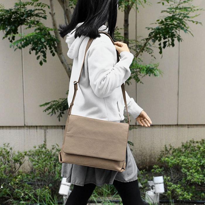 Legato Largo（レガートラルゴ） ショルダーバッグ ユニプレーン LG