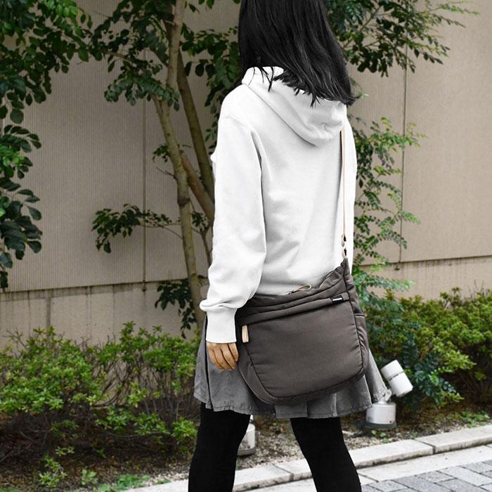 撥水 ナイロン ボンディング ショルダーバッグ レディース 斜めがけ