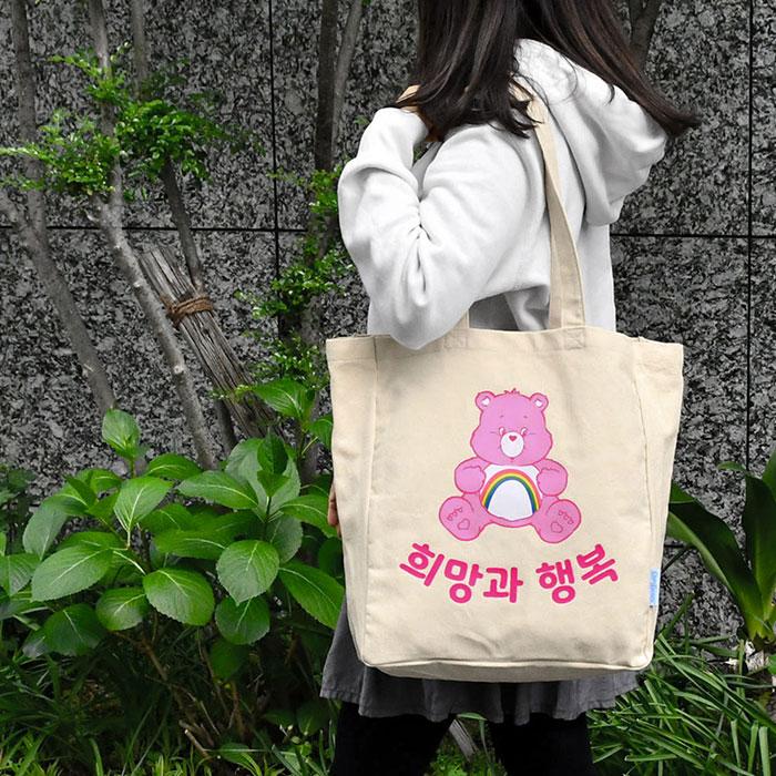 【海外限定】Adoトートバッグ韓国ソウル限定カラー ケアベア キャンバス ハングル トートバッグ 韓国 韓国語 文字