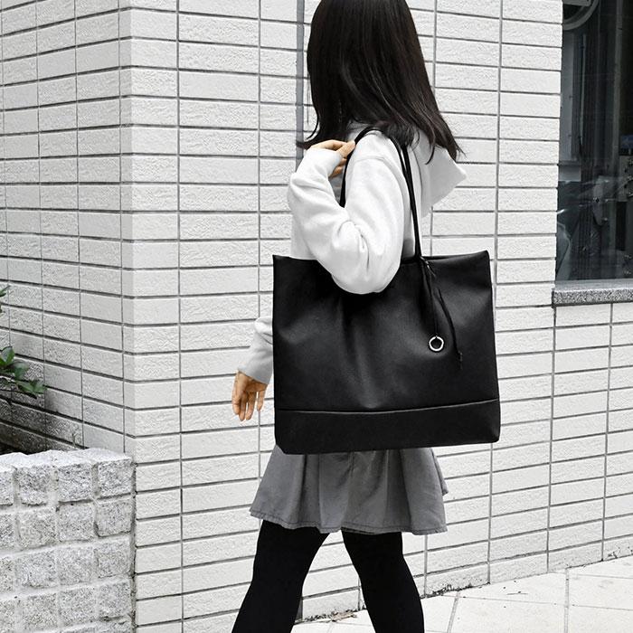 極美品✨ MOTO トートバッグ ビジネス A4 肩掛け レザー スエード 黒 極美品✨ MOTO トートバッグ ビジネス A4 肩掛け レザー