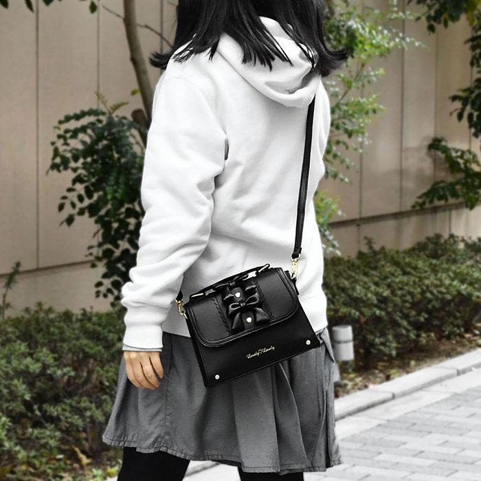 大人の可愛さ　トミーフィルガー　ショルダーバック　リボン付き トミー ヒルフィガー TOMMY HILFIGER リボンショルダーバック