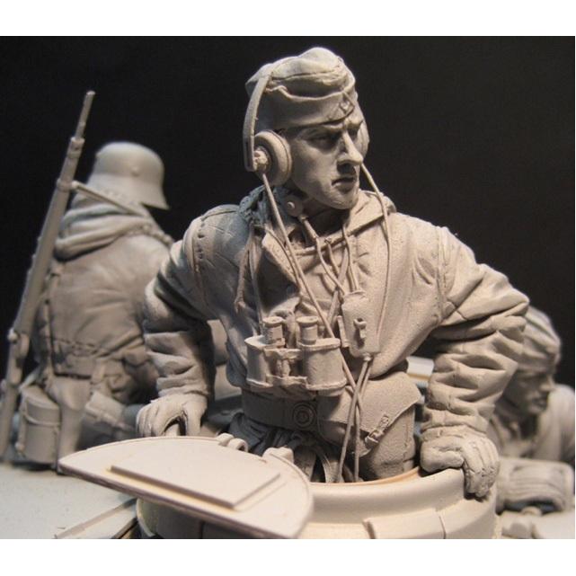 送料無料 1/16 ドイツ軍 戦車兵 秋冬仕様 半身 1体 1873 未塗装＆未