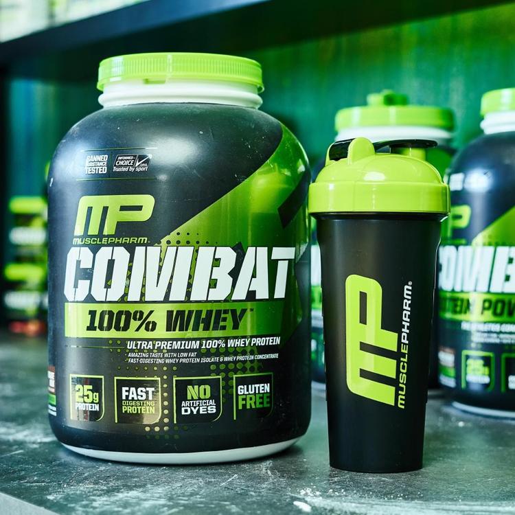 [正規代理店] マッスルファーム コンバット 100%ホエイ プロテイン ストロベリー味 2.2kg (5LB) MusclePharm Combat 100% Whey Strawberry パウダー | MUSCLE PHARM | 03