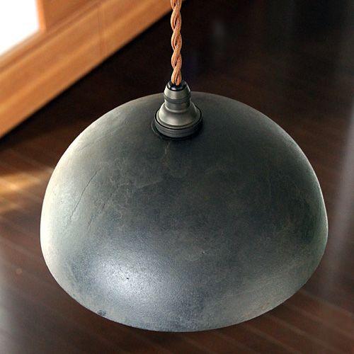 照明器具 FUTAGAMI 真鍮のペンダントランプ 鋳肌・半球 鍛金仕上げ 黒