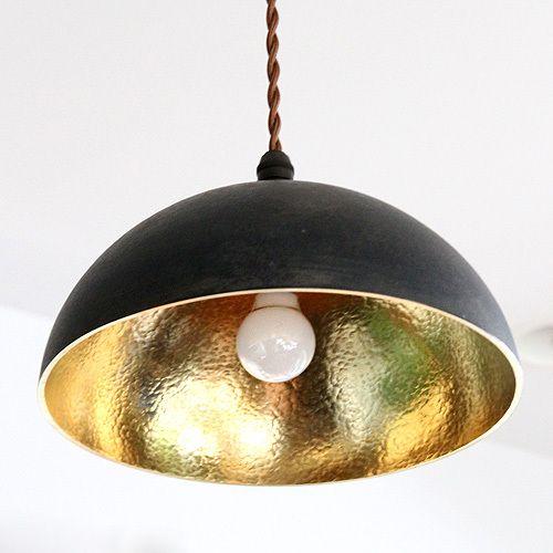 照明器具 FUTAGAMI 真鍮のペンダントランプ 鋳肌・半球 鍛金仕上げ 黒