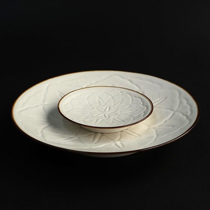 有田焼 JICON 磁今 花彫皿 中皿（渕錆） 大治将典デザイン φ182×h30