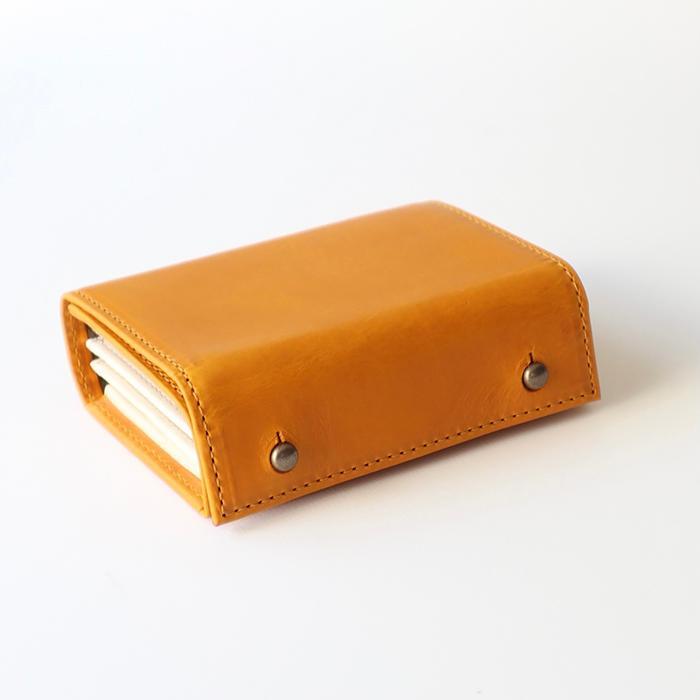 コンパクトな財布　m+ エムピウ MILLEFOGLIE2  Pigナポリ30（W110×H85×D35mm）（送料割引対象外品） | m+（革製品）