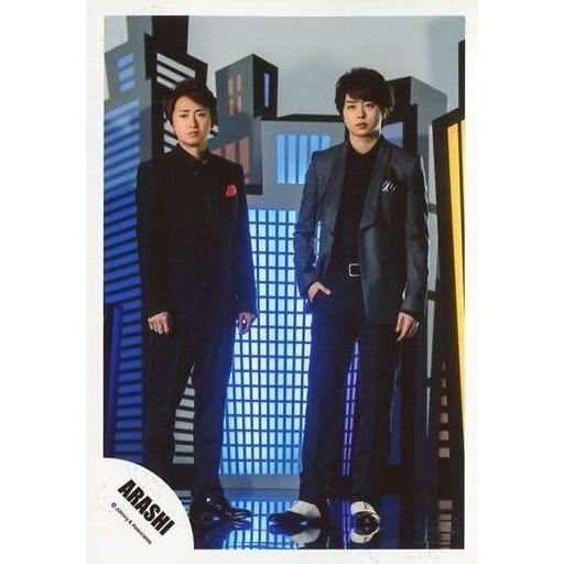 中古生写真(ジャニーズ) 嵐/大野智・櫻井翔/全身・ジャケット黒