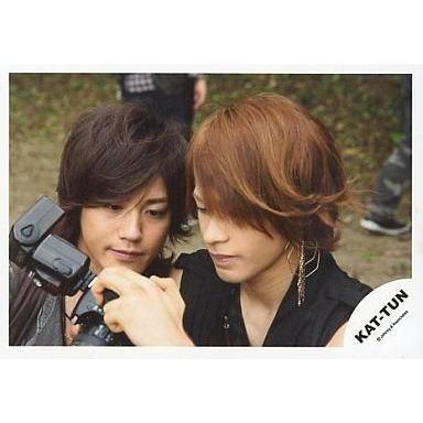 中古生写真(ジャニーズ) KAT-TUN/赤西仁・上田竜也/横型・顔アップ