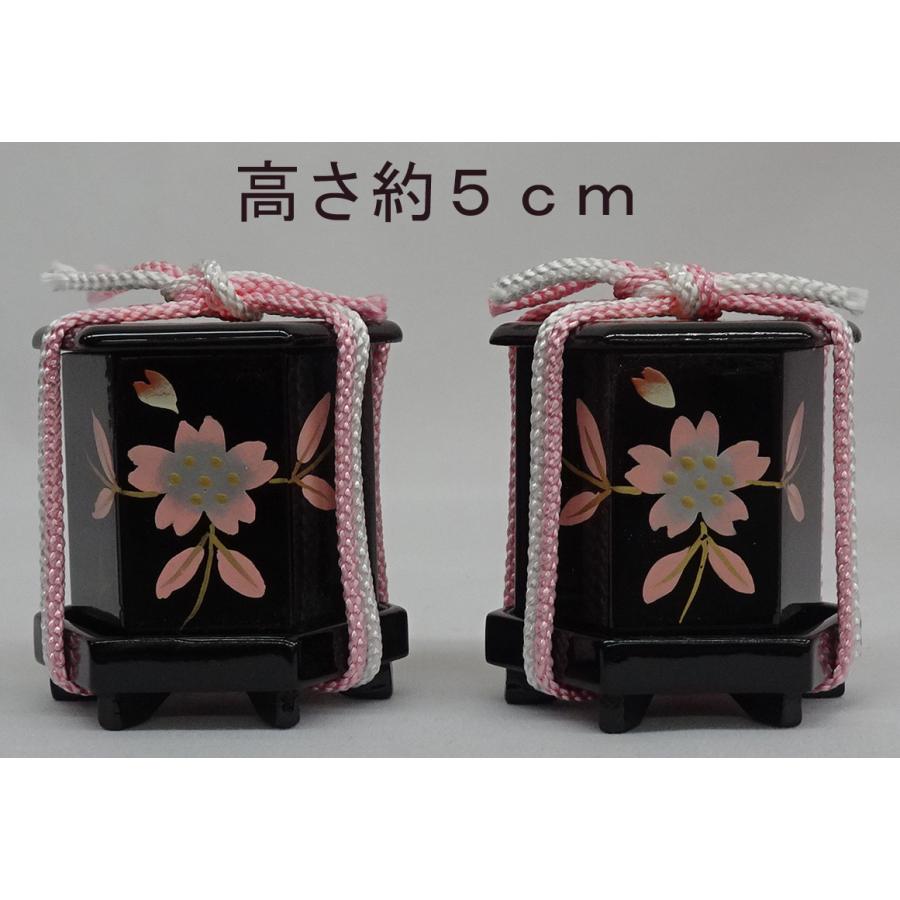 雛人形 収納飾り おしゃれ コンパクト 間口54ｃｍ刺繍リボン花紋収納赤塗り 白系金襴衣装白系 お顔Bタイプ