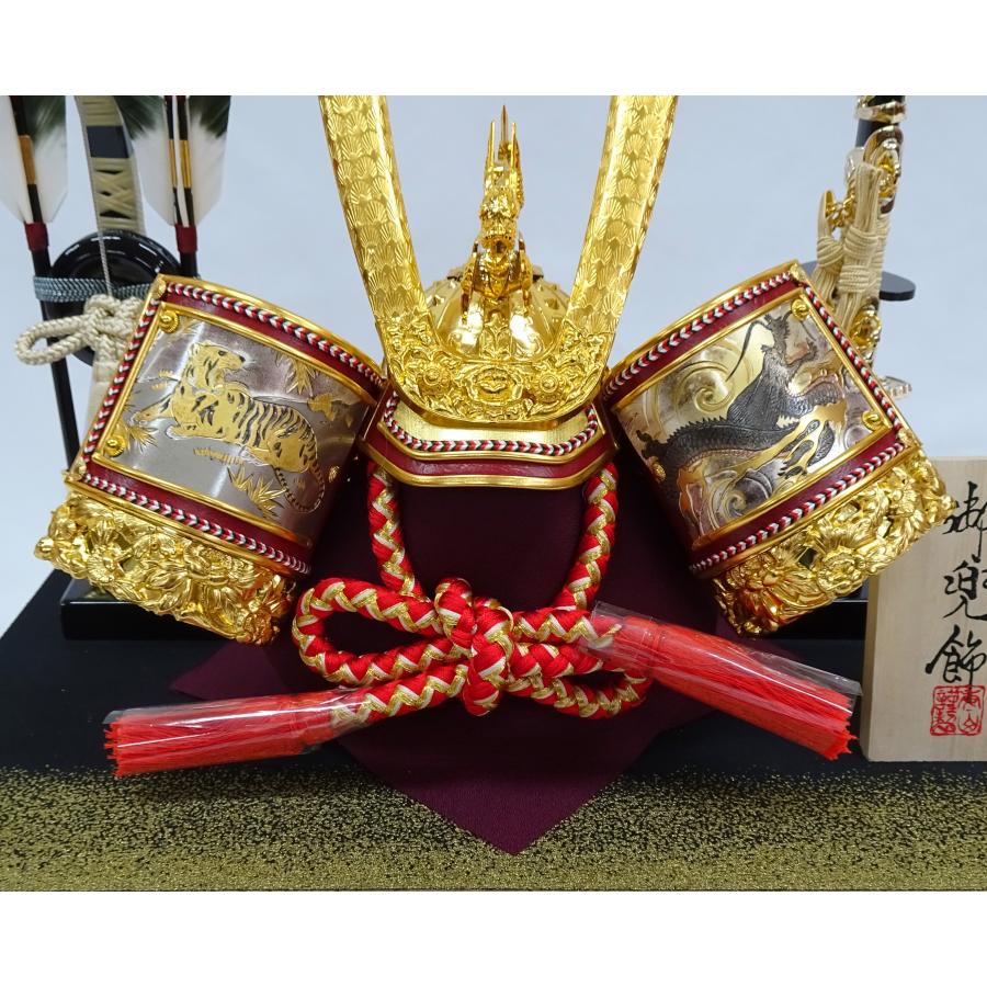 五月人形 兜飾り ケース入り コンパクト 間口40cm 10号彫金兜 金彩針松