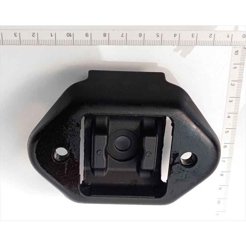 エンジンマウント 11710-80011 RR スズキ純正部品 : スズキモータース