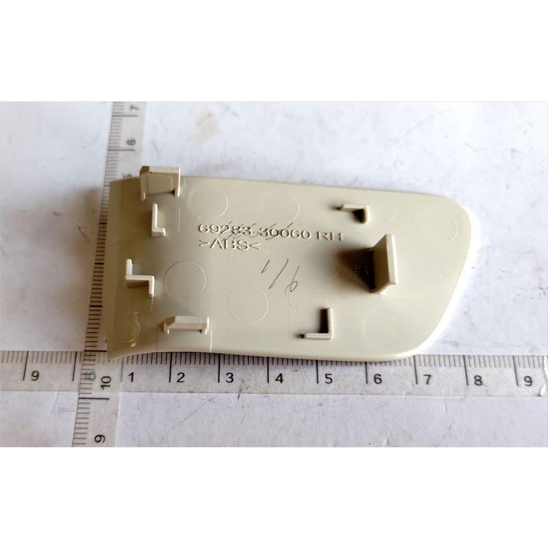 フロントドアインサイドハンドルベゼルプラグRHのみ 69283-30060-A2