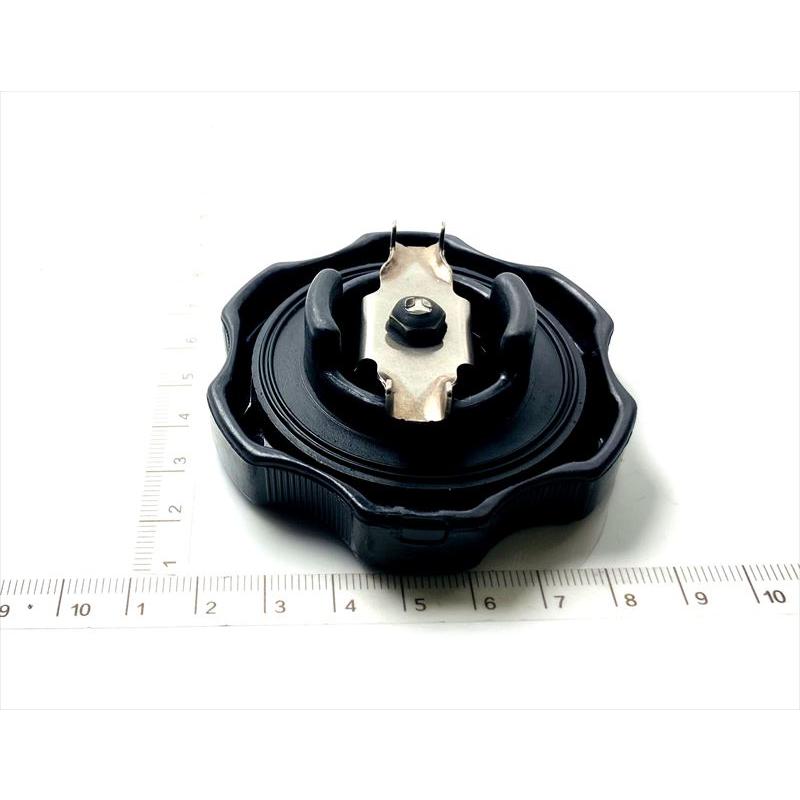 図の04903A』エンジンオイルフィラのキャップASSYのみ