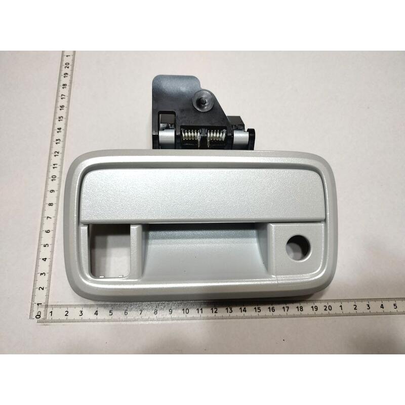 バックドアのアウトサイドのハンドルASSYのみ 69090B5110A1