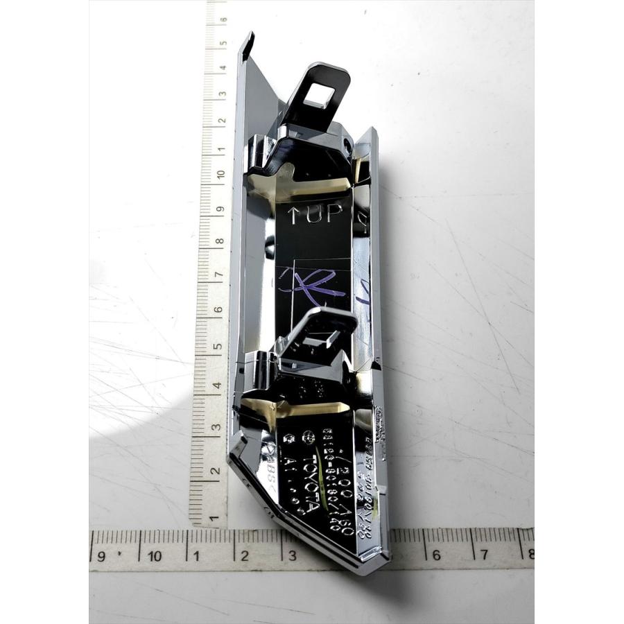 クラウン用 ラジエータグリル モールのみ 53126-30130 DAA