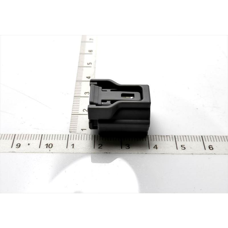 ハリアー用 コネクターのハウジングのみ 90980-12572 DBA-ZSU60W