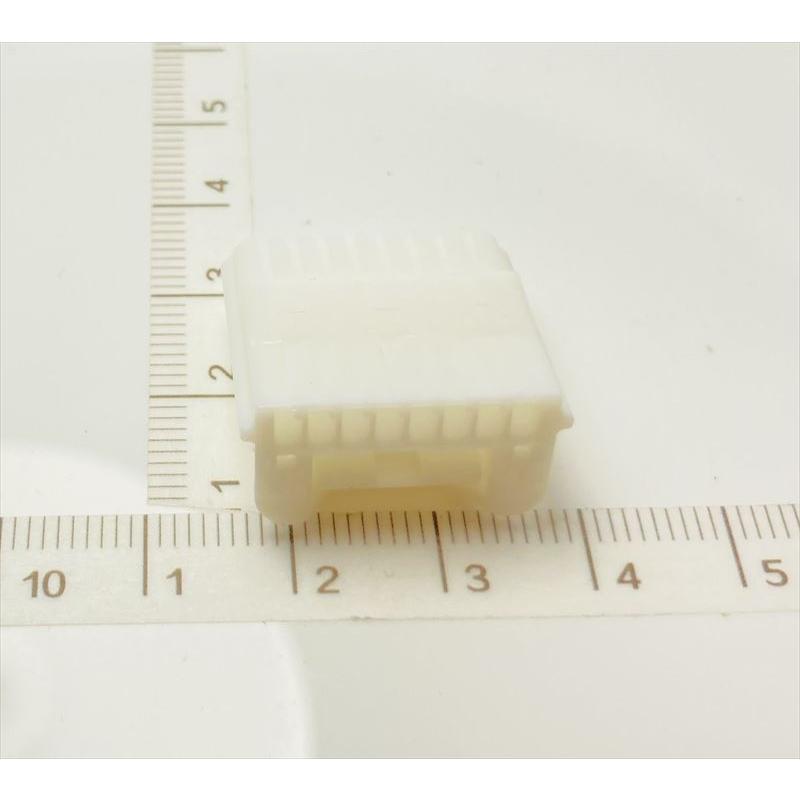 コネクターのハウジングのみ 90980-12550 トヨタ純正部品 : スズキ