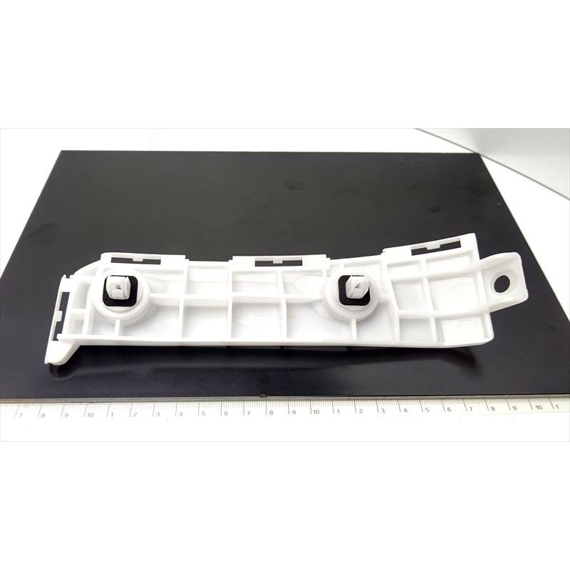 ハイエース用 『リア』バンパーサポートのみ 52158-26010 KDH206 ハイエース用 『リア』バンパーサポートのみ 52158-26010 KDH206