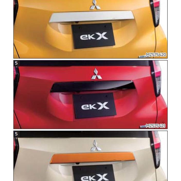 【美品】eKクロス B34W テールゲートガーニッシュ ekクロス テールゲートガーニッシュ カメラ未装着車用 三菱純正部品