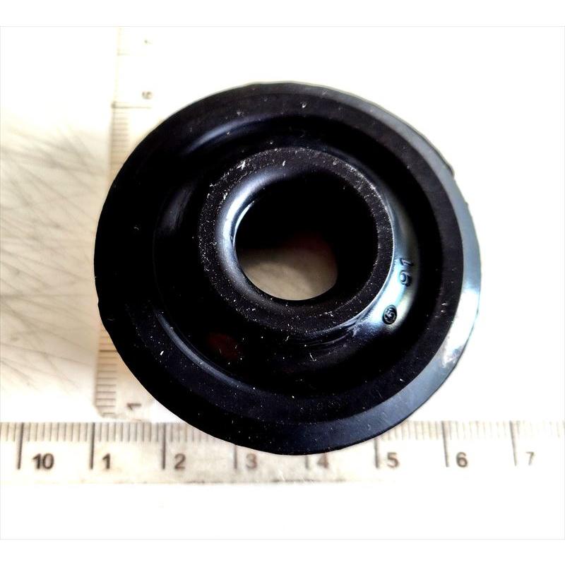 Втулка крепления радиатора SUZUKI SX4 06-13/SWIFT 03-10/WAGON R+ 04-08/KEI 98-09/OPEL AGILA 00-15