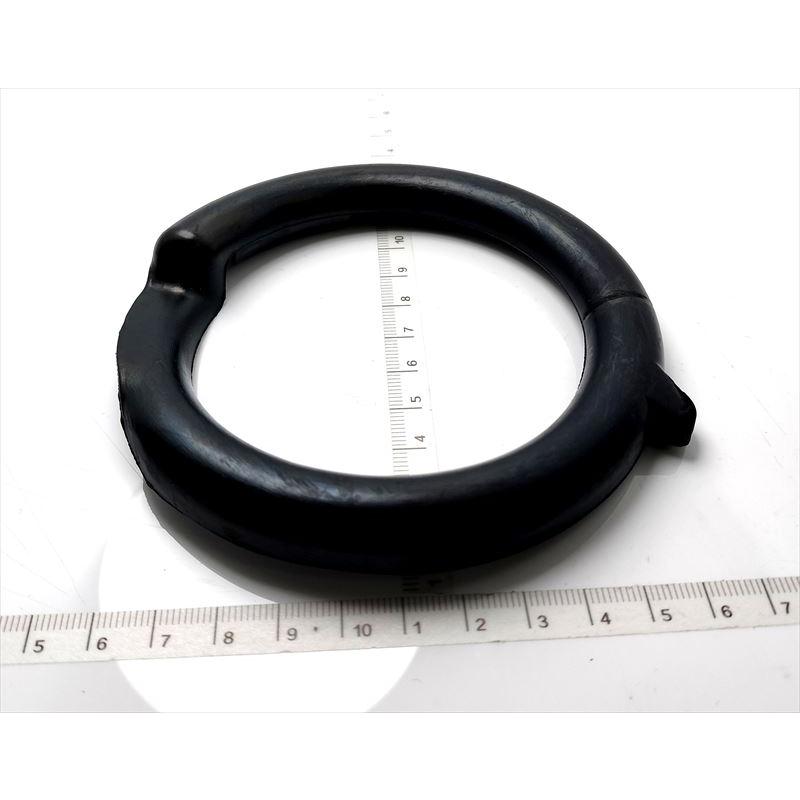 フロントコイルスプリングのインシュレータのUPRの右側のみ