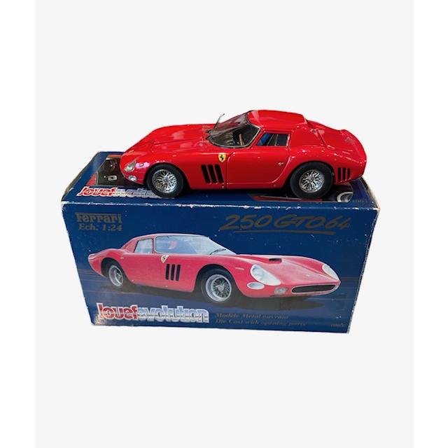 ジョエフ フェラーリ 1/18スケールミニカー