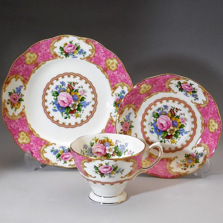 ロイヤルアルバート 英国製　Royal Albert レディー カーライル　カップ＆ソーサー＆１８ｃｍ プレート トリオ｜swan-antiques｜02