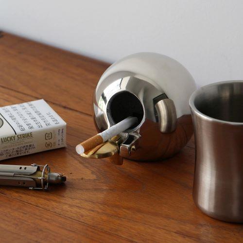 アルミニウムボールアッシュトレイ S サイズ Aluminium Ball Ashtray 灰皿 フタ付 蓋付き 卓上 おしゃれ 吸殻入れ アッシュトレイ ふた付き 喫煙具 卓上灰皿 イ |  | 01