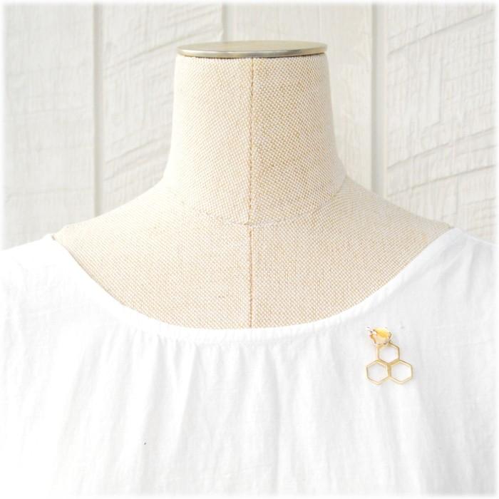 luccica ルチカ Honeycomb【ブローチ】LU-1407-20　蜂の巣　ピンブローチ |  | 01