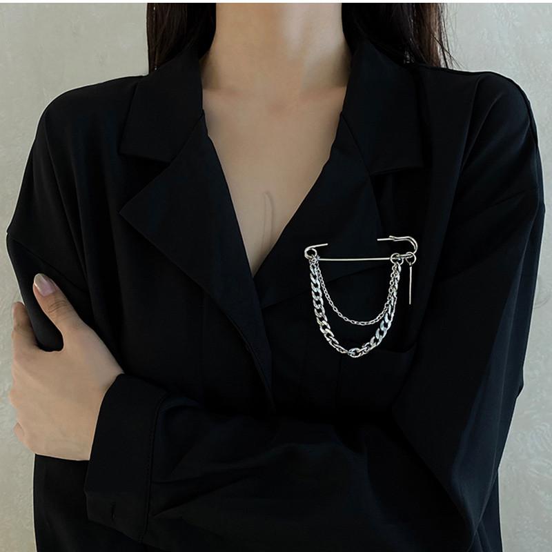 上質 ブローチ レディース アクセサリー ２連チェーン ダブルタック シルバー色 スーツ ラペルピン ピンブローチ 洋風 ファッション ギフト きれい おしゃれ Bonnemawatersport Nl