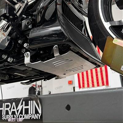 互換品 CVO FLTRXSE 2024 スキッドプレートアンダーエンジンシャーシプロテクター黒アクセサリー ハーレー ロードグライド_4