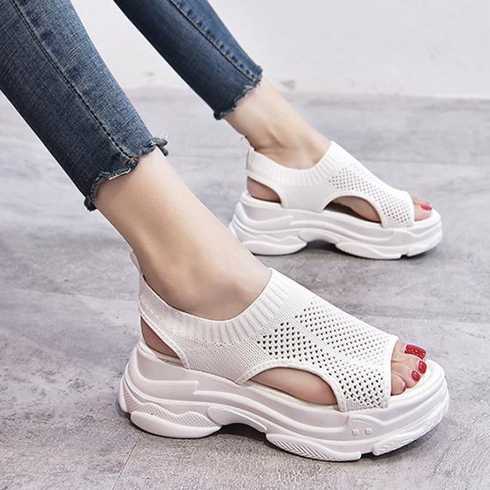 未使用　美品　ビジュー付きホワイトコンフォートサンダル サンダル 厚底 レディース スポーツサンダル コンフォート