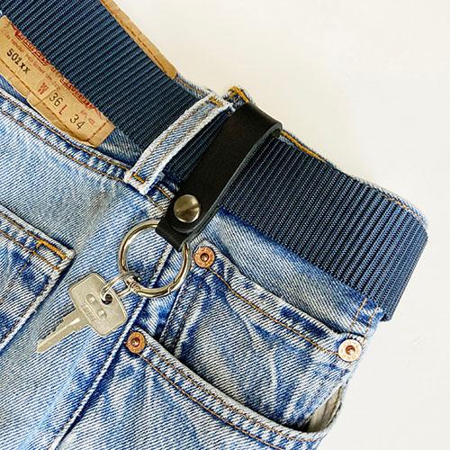 ２個セット レザーベルトＬリングカラビナキー プチギフト 店舗用品 事務用品 防犯用品 防災用品 落下防止 紛失防止 業務用 備品 卸値 |  | 01