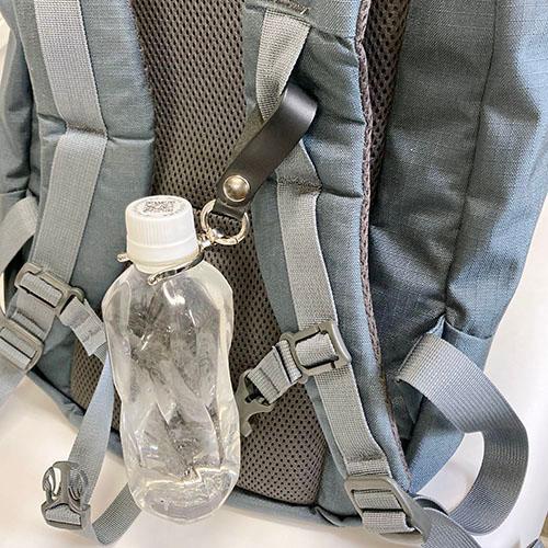 ２個セット レザーベルトペットボトルホルダー プチギフト 店舗用品 事務用品 防犯用品 防災用品 落下防止 紛失防止 業務用 備品 卸値 |  | 02