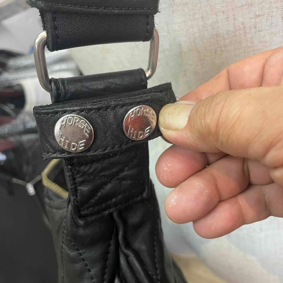 ショルダーバッグ 馬革製 バナナバッグタイプ : ガレージセール ショルダーバッグ 馬革製 バナナバッグタイプ : ガレージセール