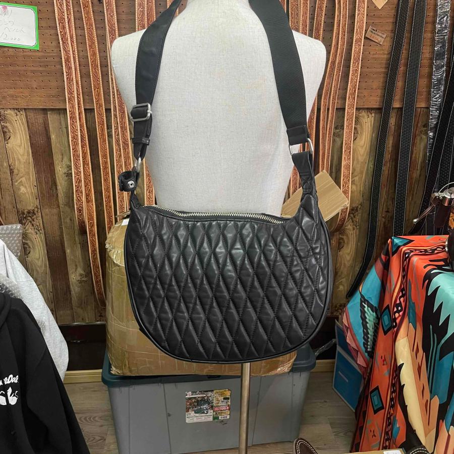ショルダーバッグ 馬革製 バナナバッグタイプ : ガレージセール ショルダーバッグ 馬革製 バナナバッグタイプ : ガレージセール