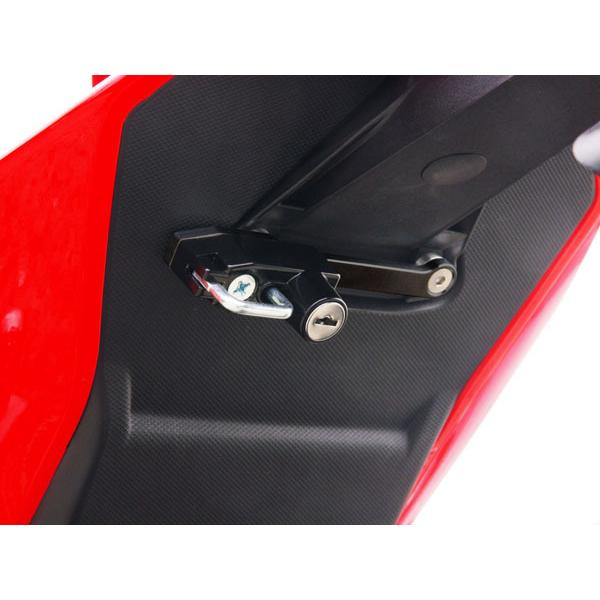 RSV4、Tuono V4 09〜20　ヘルメットロック　ベビーフェイス |  | 02