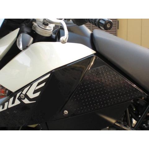 STOMPGRIP（ストンプグリップ）　DUKE690 08〜19　トラクションパッド　ブラック　　　　　　　　　　　　　　　　　 |  | 02
