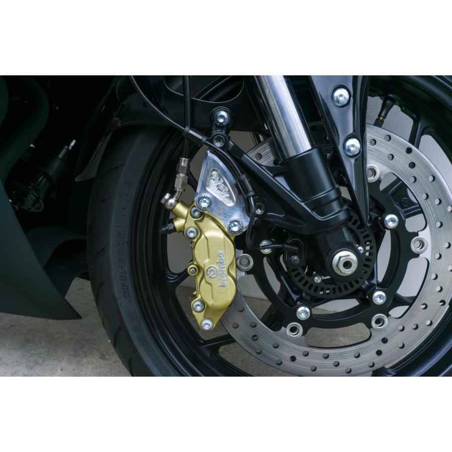 YZF-R25 19〜21　フロントキャリパーサポート　ブレンボ4P用　シルバー　OVER（オーヴァー） | 