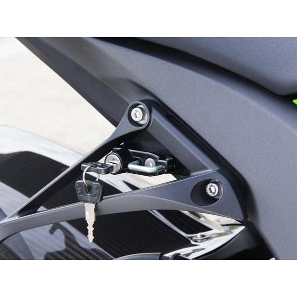 ベビーフェイス　ZX10R '11〜16用　ヘルメットロック　便利！ |  | 02