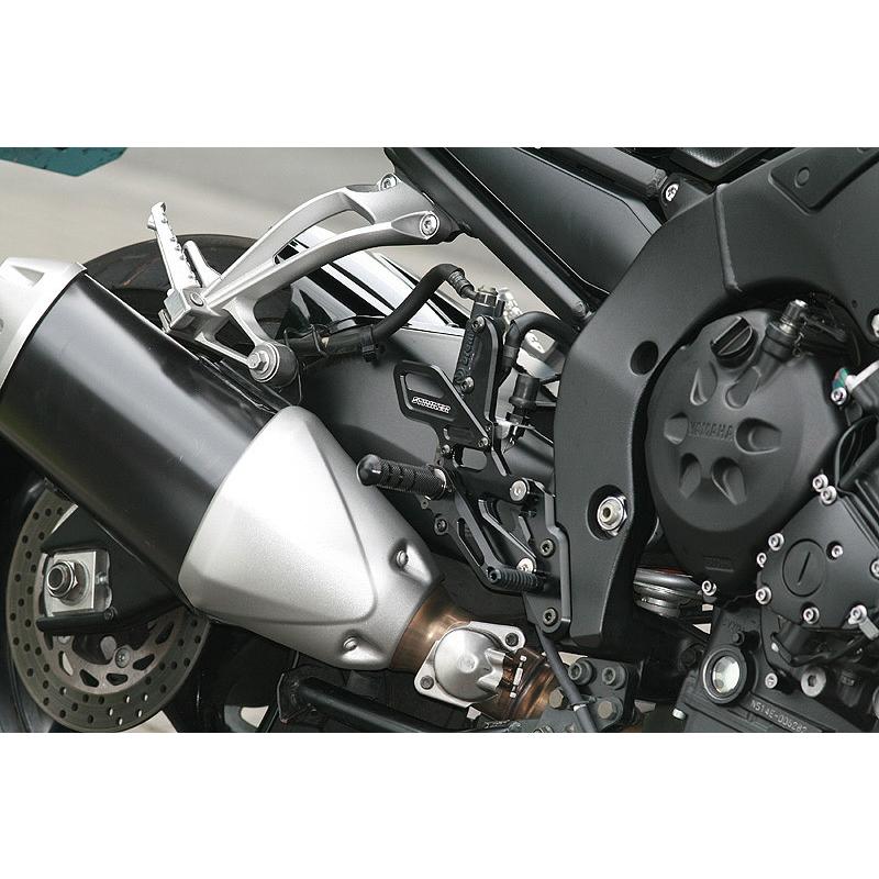 STRIKER(ストライカー)　FZ1、FZ1フェザー 06〜　ステップキット　ブラック | 