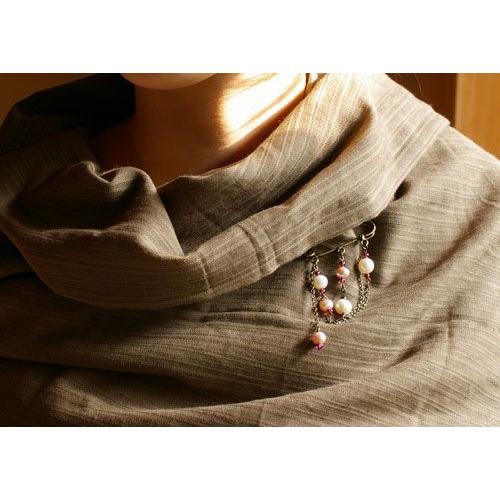 紅女　joncher　淡水パール・ガーネットカブトピン |  | 01