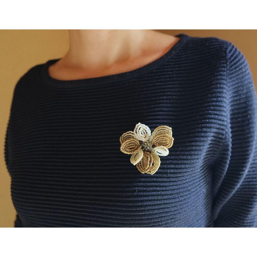 紅女　joncher　ビーズフラワーブローチ（マスタード）　ビーズを使ったお花のコサージュ型ブローチ |  | 02