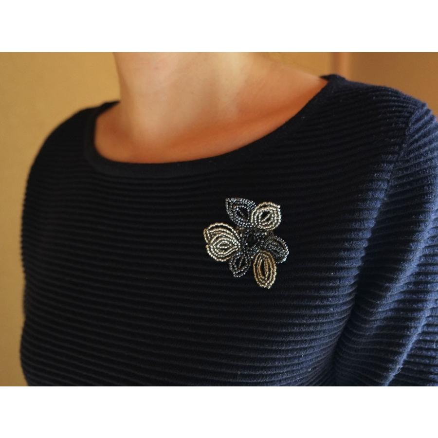 紅女　joncher　ビーズフラワーブローチ（モノトーン）　ビーズを使ったお花のコサージュ型ブローチ |  | 02