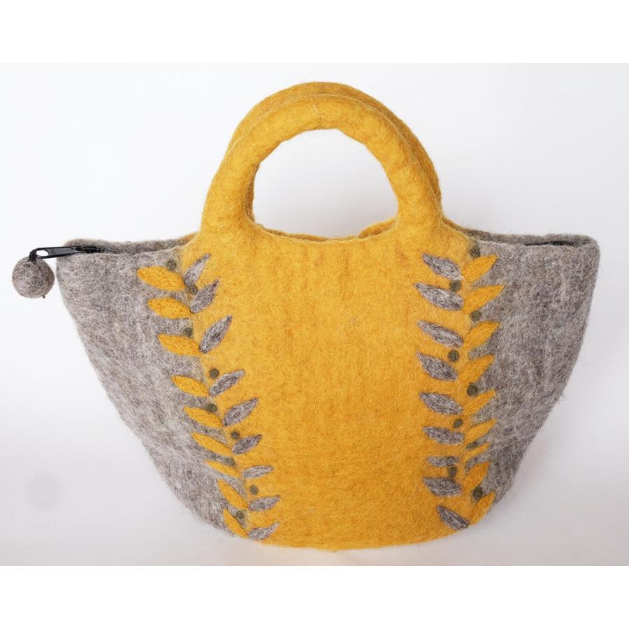 サナ・ハスタカラ　リーフバッグ　ウール100％のフェルトバッグ（グレー　レッド　イエロー） （フェアトレード商品） | シサム工房 | 03