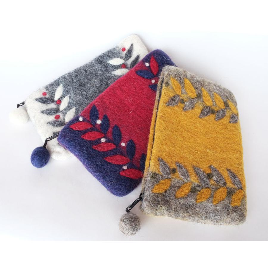 サナ・ハスタカラ　リーフポーチ　ウール100％のフェルトポーチ（グレー　レッド　イエロー） （フェアトレード商品） | シサム工房